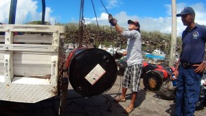 Galapagos People: Oil Recycling © Relugal